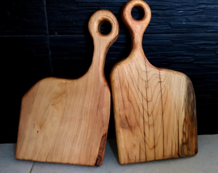 dos tablas de picar de madera